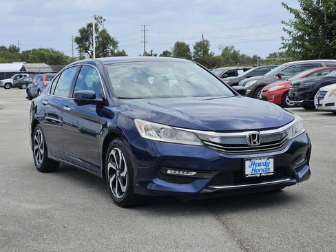 Used 2017 Honda Accord EX image 3