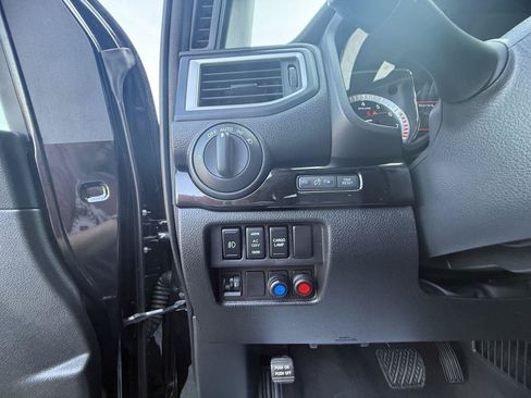 Used 2019 Nissan Titan SV w/ SV Convenience Package AWD/4WD image 18