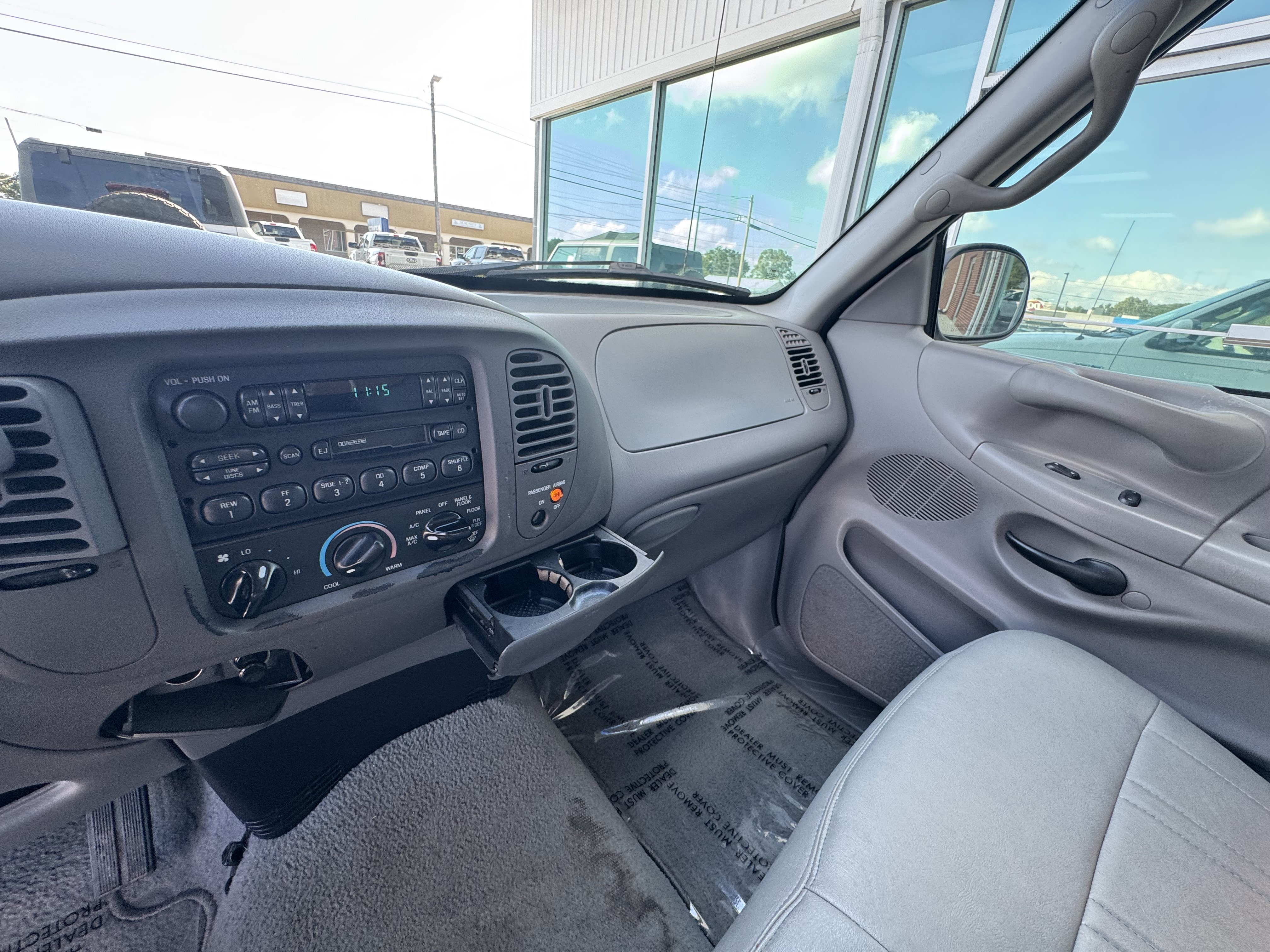 Used 1998 Ford F150 Lariat RWD image 9