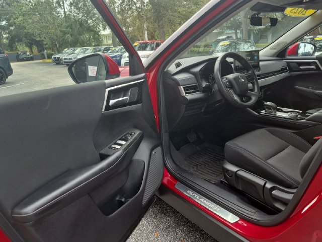 Used 2025 Mitsubishi Outlander ES FWD image 9