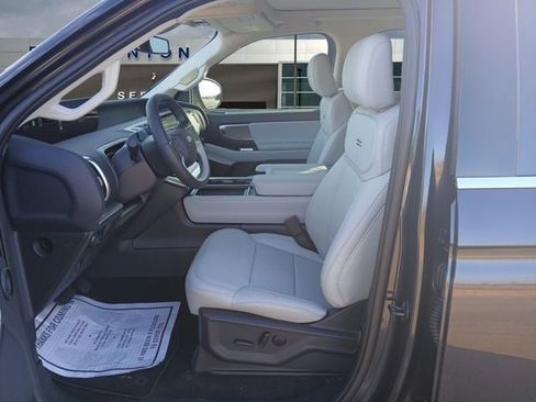 New 2025 Ford Expedition Platinum w/ Driver's Package AWD/4WD image 9