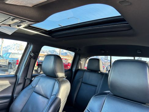 Used 2020 Toyota Tacoma Limited image 30