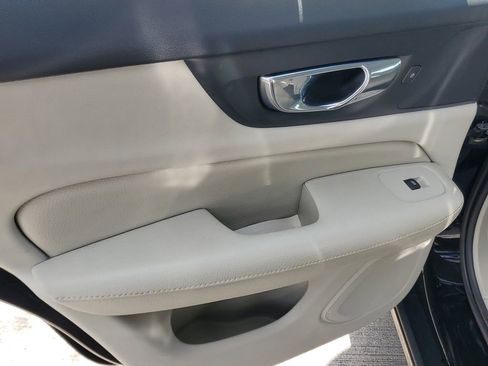 Used 2019 Volvo S60 T5 Momentum w/ Premium Package FWD image 13