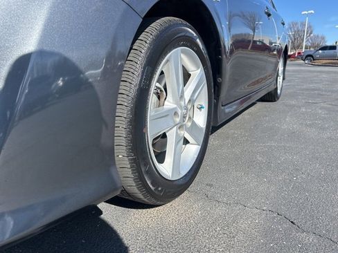 Used 2014 Toyota Camry SE image 10