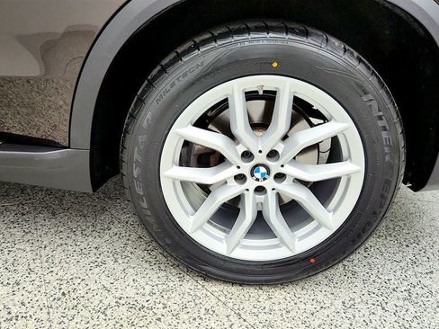 Used 2022 BMW X5 xDrive40i w/ Premium Package AWD/4WD image 9