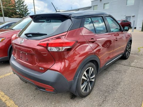 Used 2019 Nissan Kicks SR w/ SR Premium Package FWD image 4