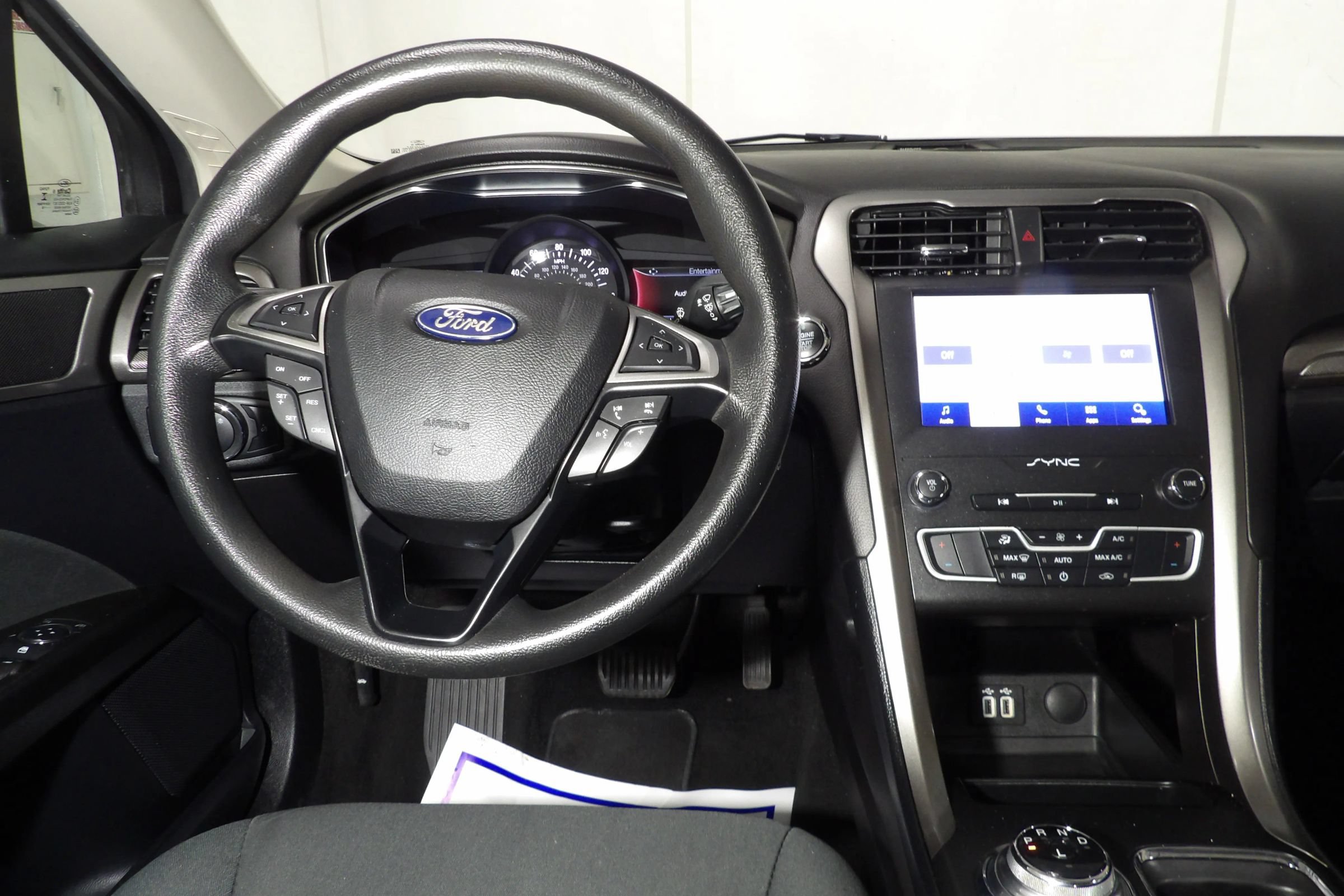 Used 2020 Ford Fusion SE FWD image 11