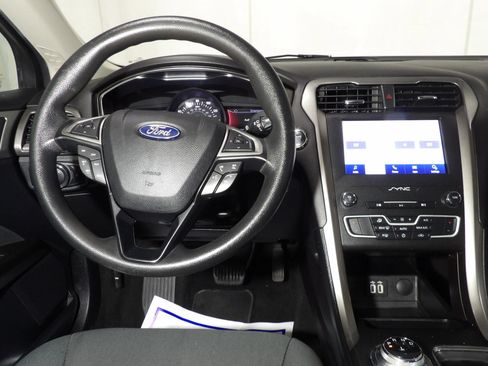Used 2020 Ford Fusion SE FWD image 11
