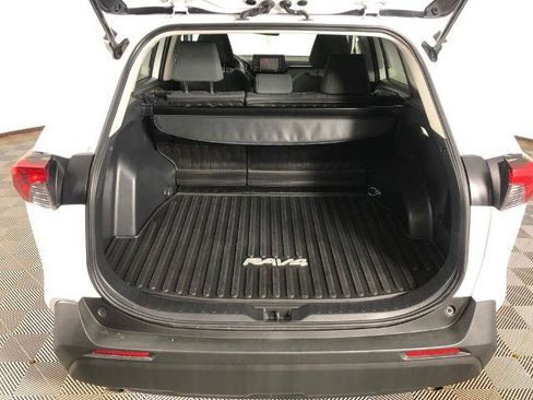 Used 2022 Toyota RAV4 LE AWD/4WD image 19