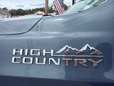 New 2026 Chevrolet Suburban High Country RWD image 9