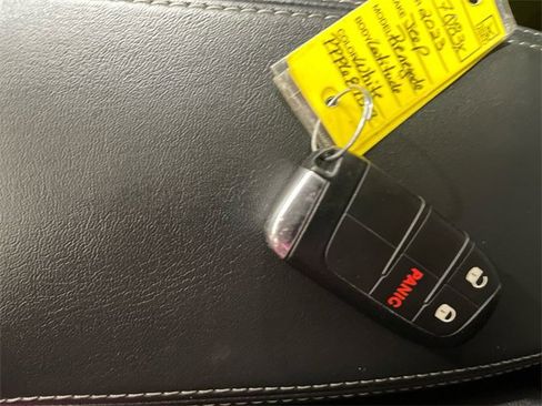 Certified 2023 Jeep Renegade Latitude image 21