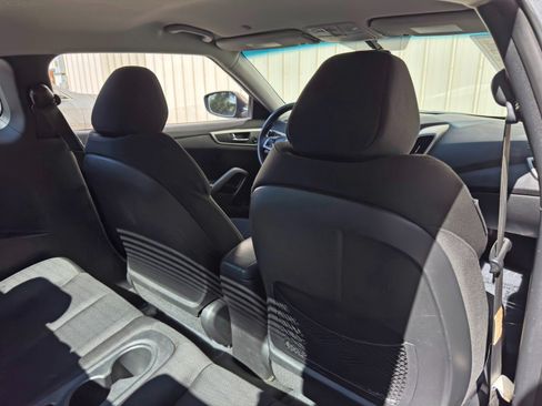 Used 2012 Hyundai Veloster FWD image 29