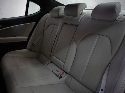 Used 2022 Genesis G70 2.0T image 23