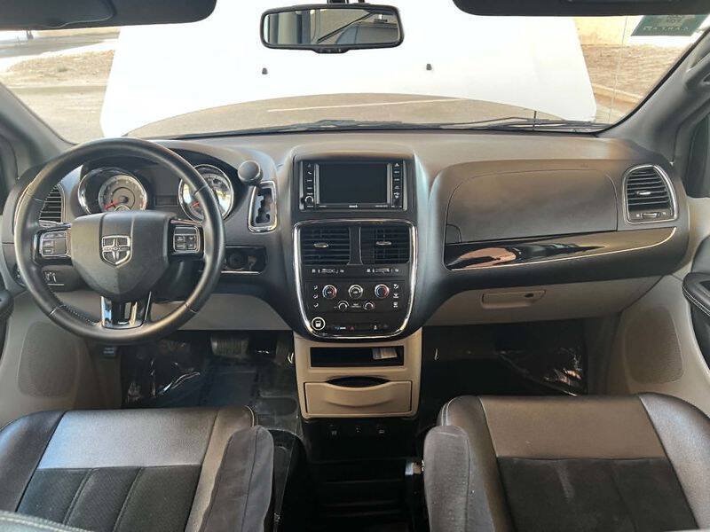 Used 2018 Dodge Grand Caravan SXT FWD image 19