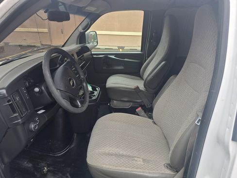 Used 2015 Chevrolet Express 2500 image 14
