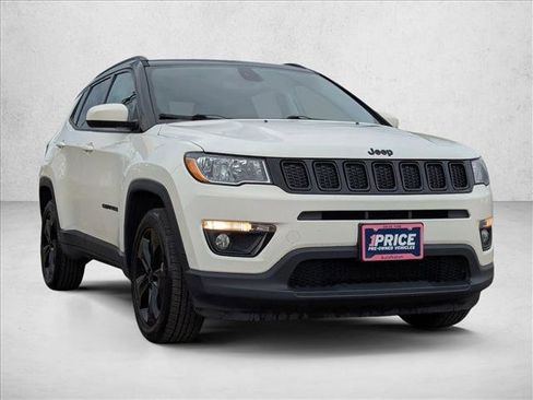 Used 2018 Jeep Compass Latitude AWD/4WD image 3