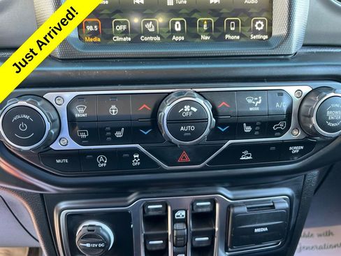 Used 2022 Jeep Wrangler Unlimited Sport AWD/4WD image 25