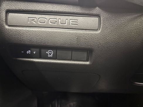 Used 2024 Nissan Rogue SV AWD/4WD image 17