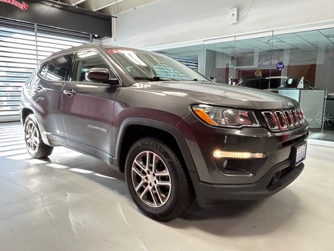 Used 2020 Jeep Compass Latitude AWD/4WD image 34