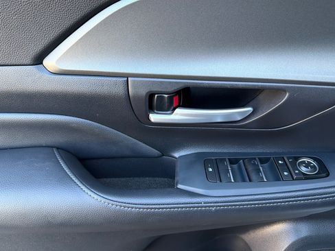 Certified 2025 Toyota Grand Highlander AWD image 11