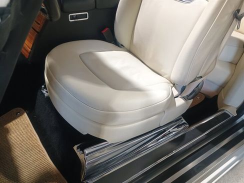 Used 2011 Rolls-Royce Phantom Drophead Coupe image 15