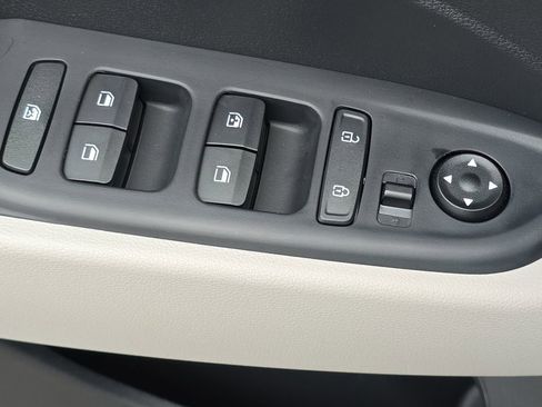 New 2026 Hyundai Venue SEL FWD image 28