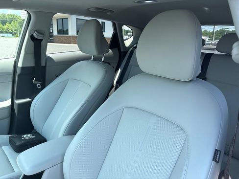 Used 2024 Hyundai Kona Limited AWD/4WD image 3
