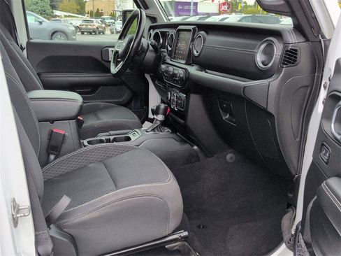 Used 2021 Jeep Wrangler Unlimited Sahara image 18