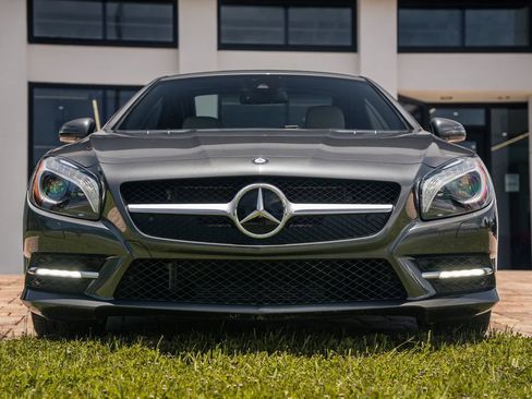 Used 2013 Mercedes-Benz SL 550 image 8