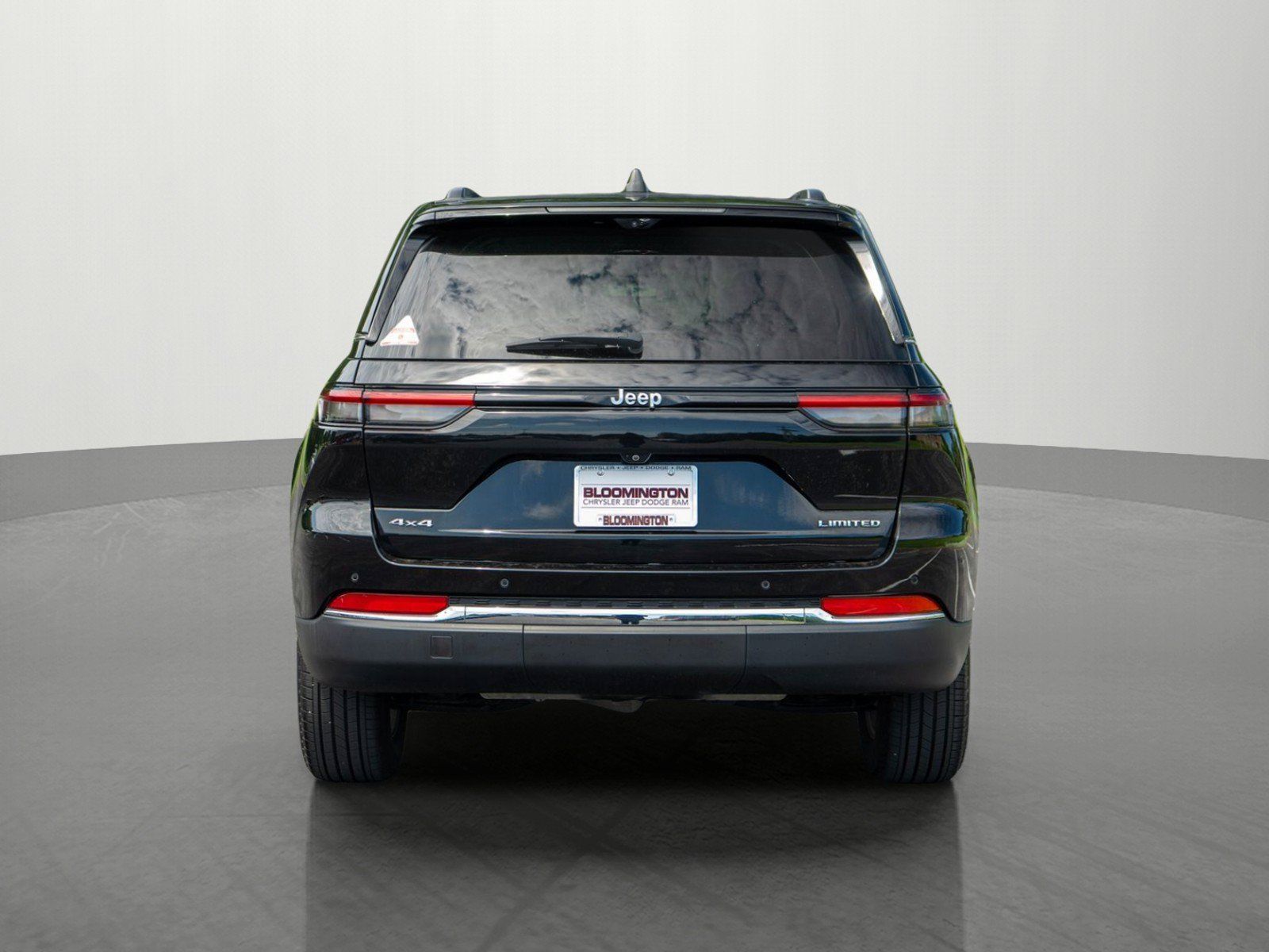 Used 2023 Jeep Grand Cherokee Limited w/ Luxury Tech Group II AWD/4WD image 6