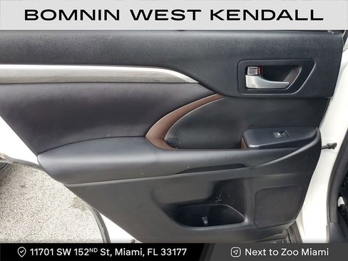 Used 2017 Toyota Highlander Limited image 21