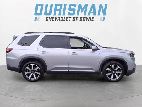 Used 2024 Honda Pilot Touring image 2