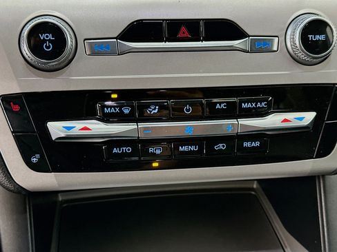 Used 2024 Ford Explorer XLT w/ Equipment Group 202A image 24