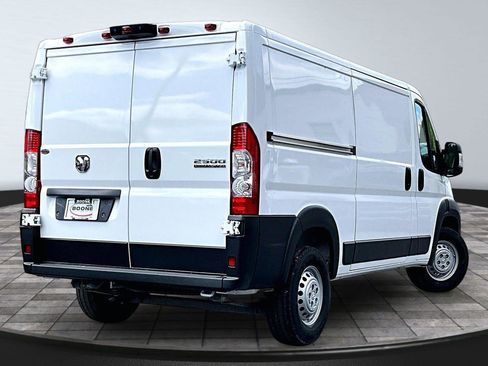 Used 2025 RAM ProMaster 2500 w/ Convenience Group FWD image 13