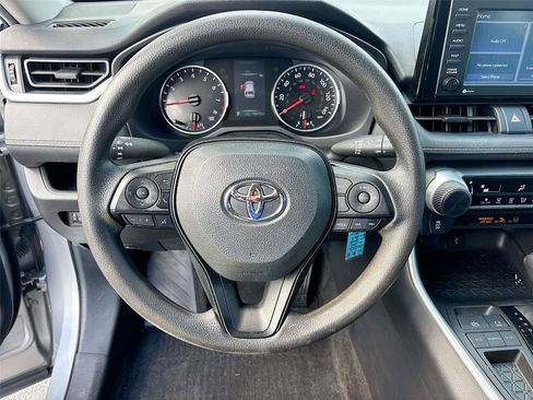 Used 2021 Toyota RAV4 LE image 13