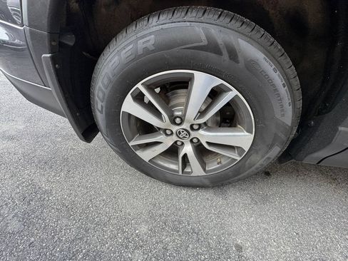 Used 2016 Toyota RAV4 XLE AWD/4WD image 9