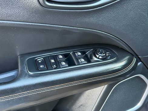 Used 2019 Jeep Compass Latitude w/ Popular Equipment Group image 13