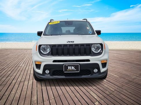Used 2023 Jeep Renegade Altitude w/ Sun/Sound Group AWD/4WD image 2
