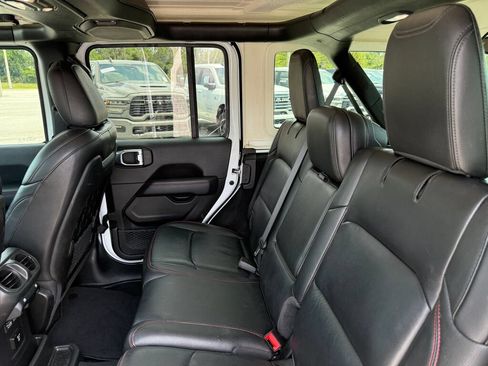 Used 2022 Jeep Wrangler Unlimited Rubicon AWD/4WD image 11