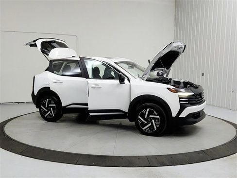 New 2026 Nissan Kicks SV w/ SV Premium Package image 9