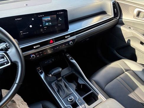 Used 2024 Kia Sorento S image 26