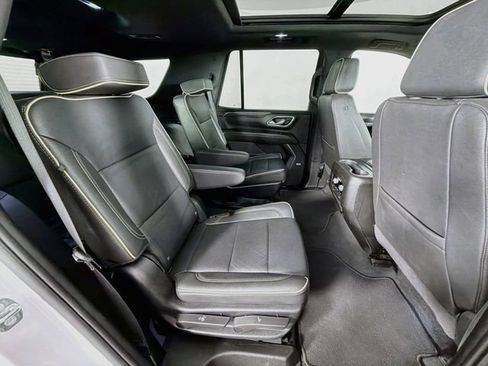 Used 2024 GMC Yukon SLT w/ SLT Luxury Package AWD/4WD image 31