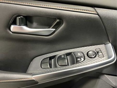 Used 2021 Nissan Sentra SR w/ SR Premium Package image 9