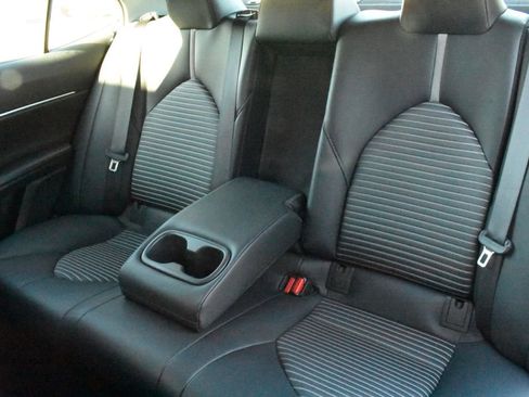 Used 2019 Toyota Camry SE image 22