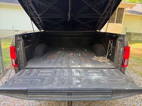 Used 2019 Ford F150 Lariat image 12