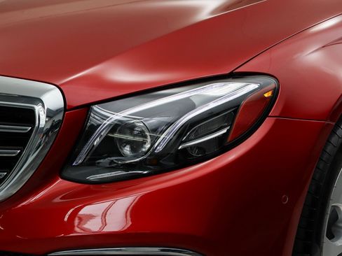 Used 2017 Mercedes-Benz E 300 image 9