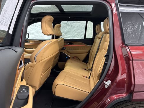 Used 2025 Jeep Grand Cherokee Summit AWD/4WD image 12