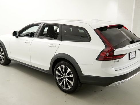 Certified 2025 Volvo V90 B6 Cross Country Plus AWD/4WD image 7