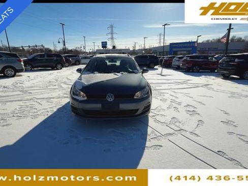 Used 2016 Volkswagen Golf Limited Edition image 3