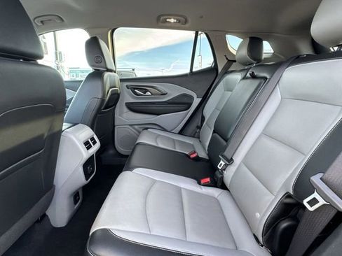 Used 2023 GMC Terrain SLT image 10